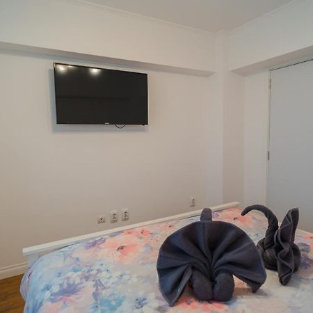 Cozy & Spacious 2Br Apartment With Netflix Bucarest Esterno foto