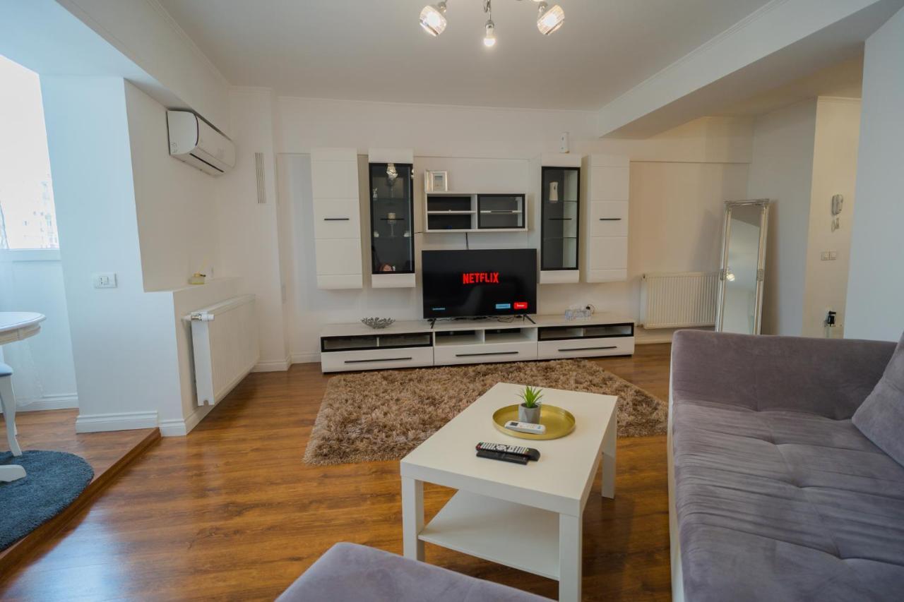 Cozy & Spacious 2Br Apartment With Netflix Bucarest Esterno foto