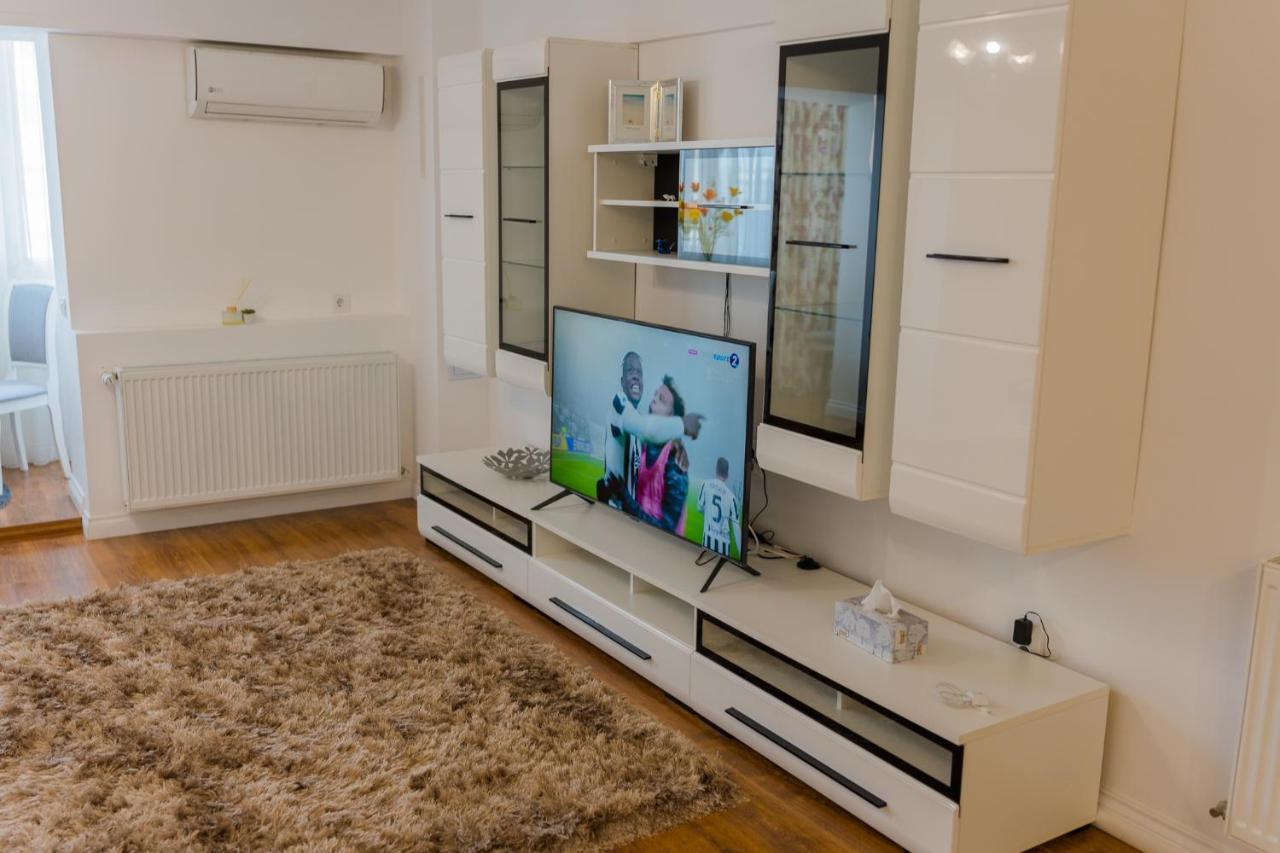 Cozy & Spacious 2Br Apartment With Netflix Bucarest Esterno foto