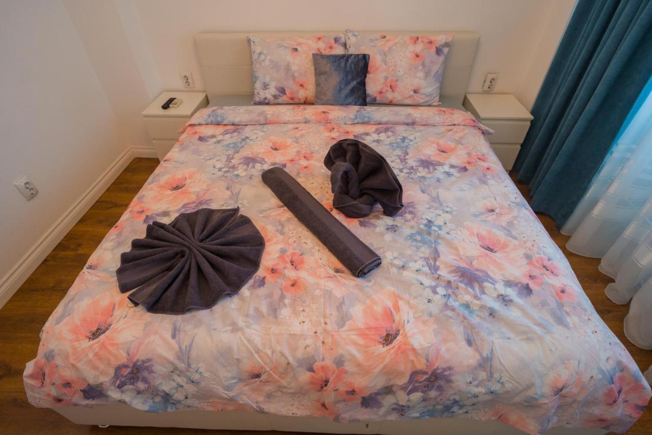 Cozy & Spacious 2Br Apartment With Netflix Bucarest Esterno foto
