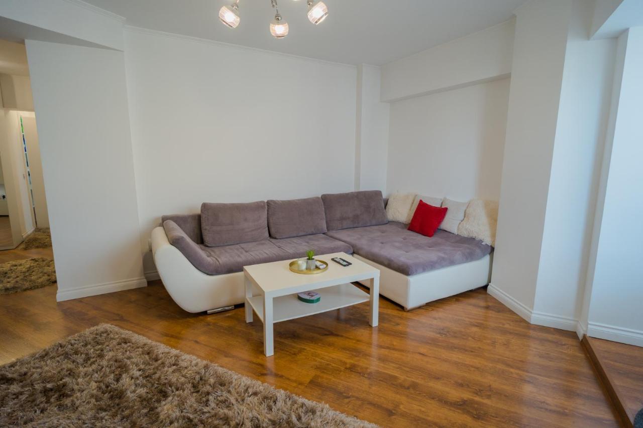 Cozy & Spacious 2Br Apartment With Netflix Bucarest Esterno foto