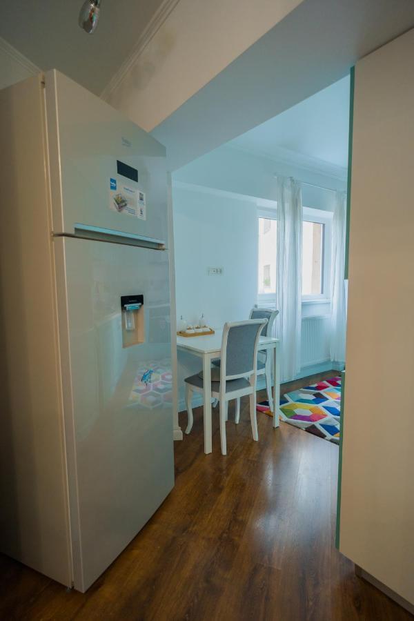 Cozy & Spacious 2Br Apartment With Netflix Bucarest Esterno foto