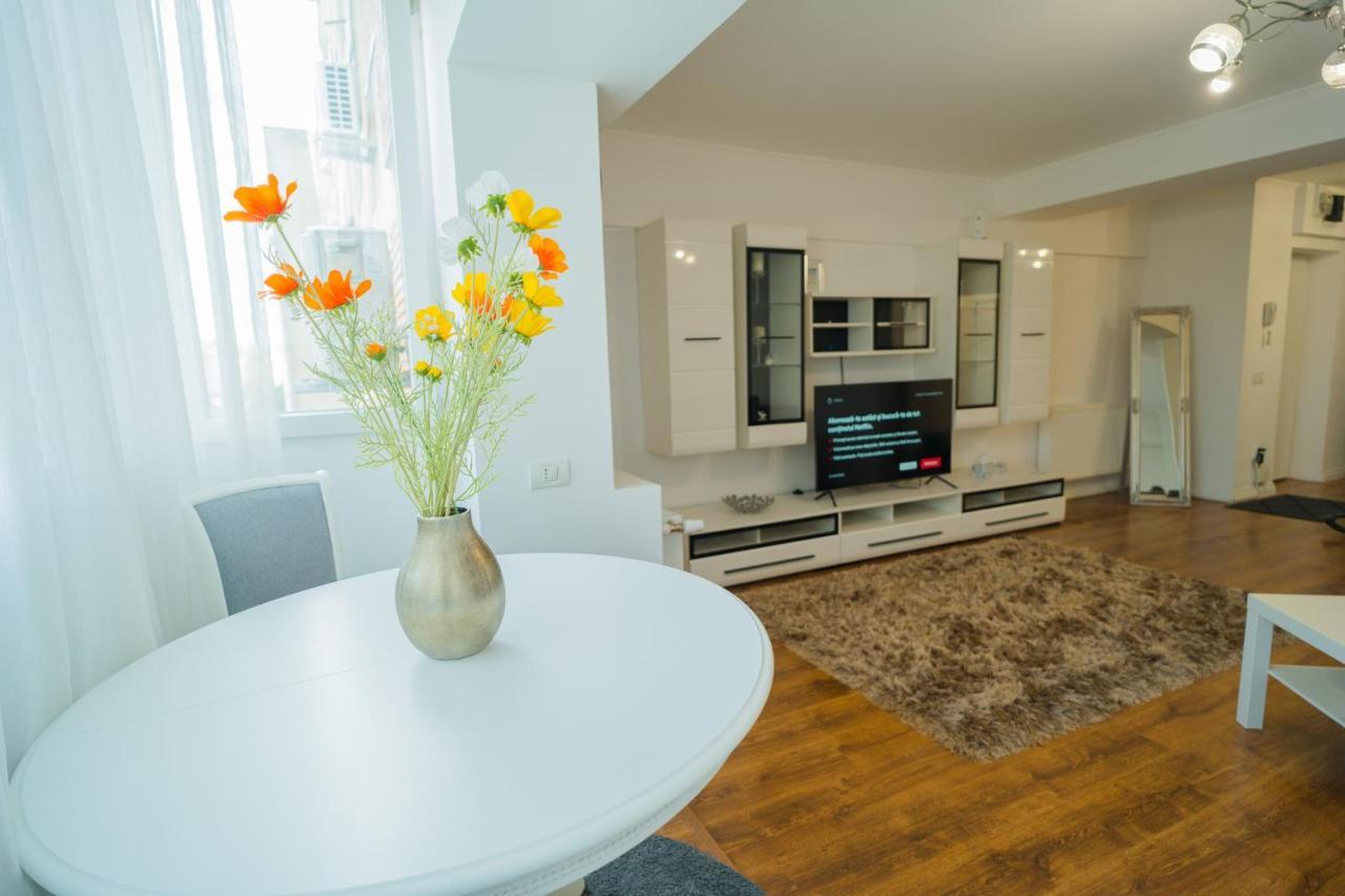 Cozy & Spacious 2Br Apartment With Netflix Bucarest Esterno foto