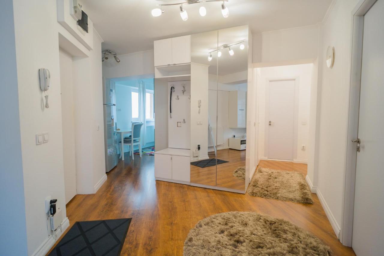 Cozy & Spacious 2Br Apartment With Netflix Bucarest Esterno foto