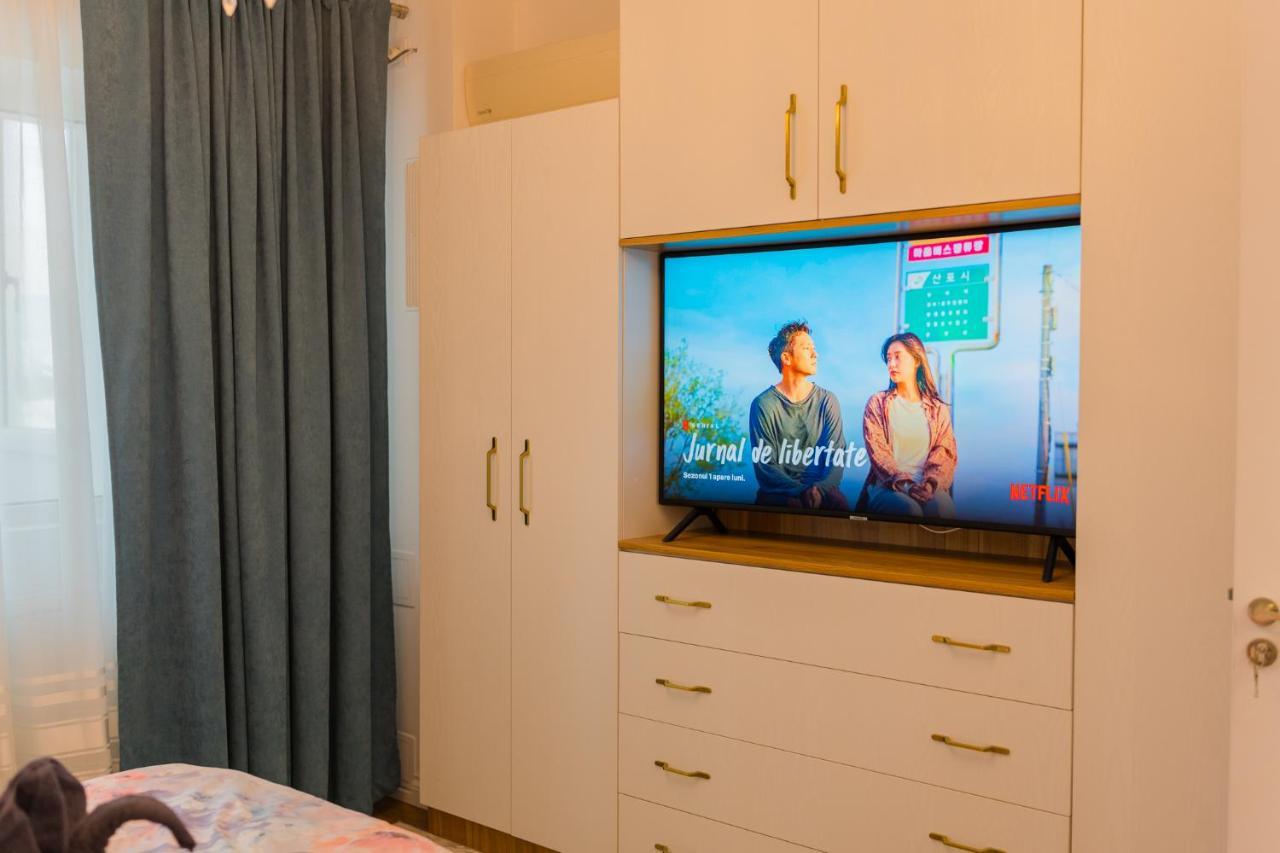 Cozy & Spacious 2Br Apartment With Netflix Bucarest Esterno foto