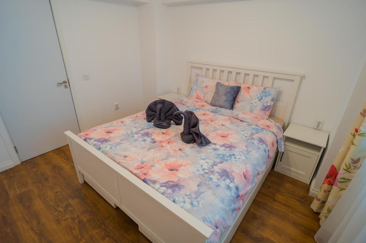 Cozy & Spacious 2Br Apartment With Netflix Bucarest Esterno foto