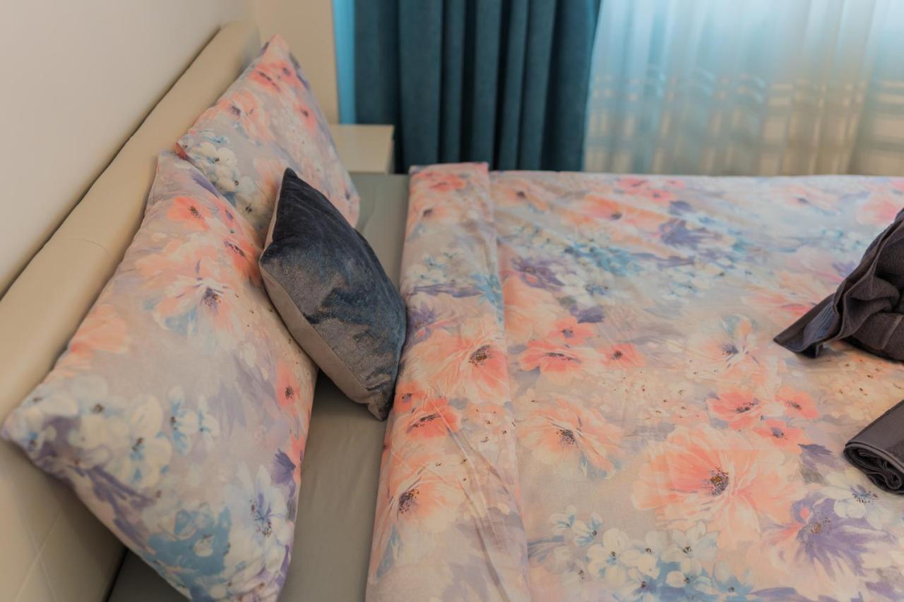 Cozy & Spacious 2Br Apartment With Netflix Bucarest Esterno foto