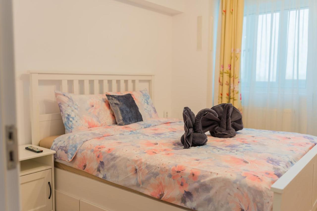 Cozy & Spacious 2Br Apartment With Netflix Bucarest Esterno foto