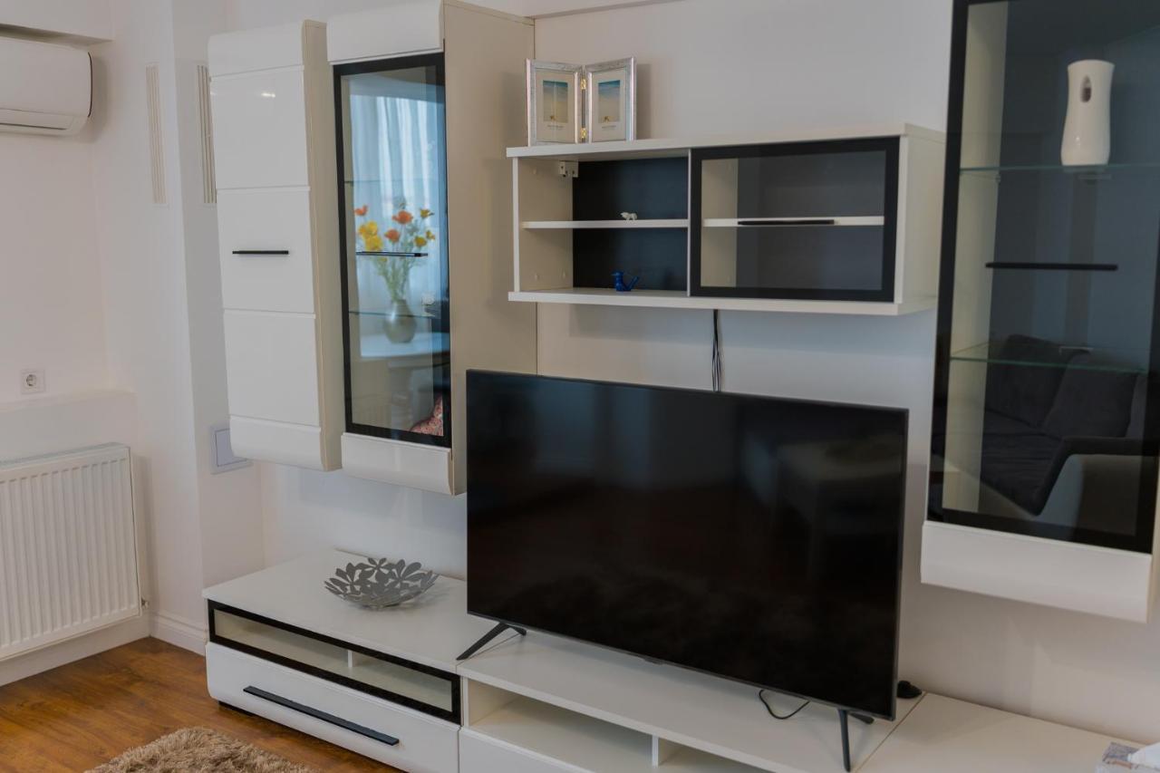 Cozy & Spacious 2Br Apartment With Netflix Bucarest Esterno foto