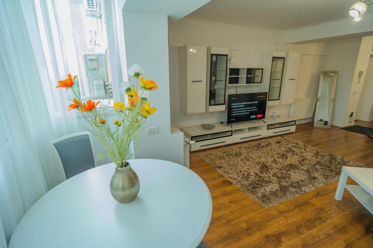 Cozy & Spacious 2Br Apartment With Netflix Bucarest Esterno foto