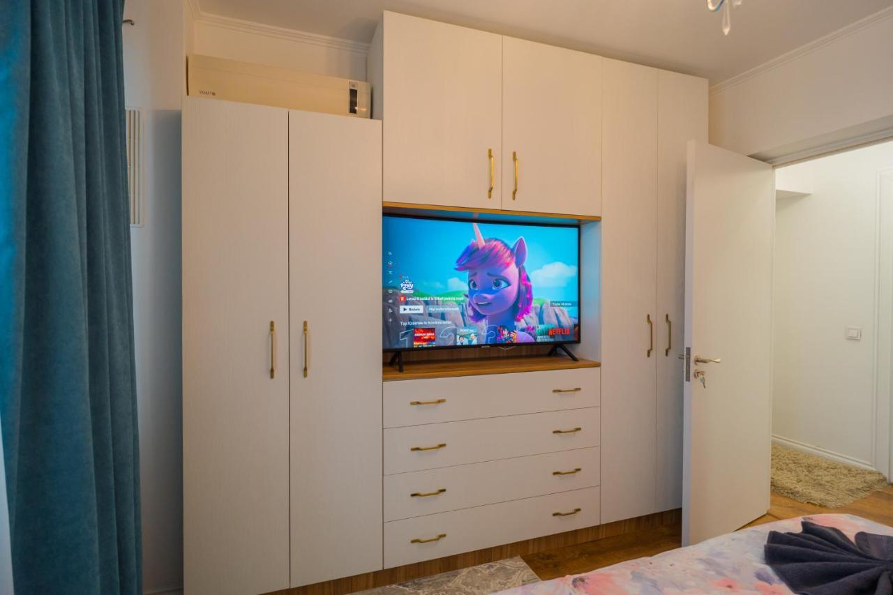 Cozy & Spacious 2Br Apartment With Netflix Bucarest Esterno foto