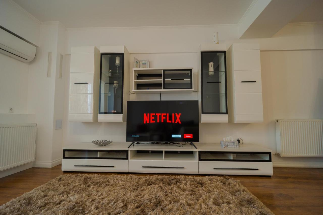 Cozy & Spacious 2Br Apartment With Netflix Bucarest Esterno foto