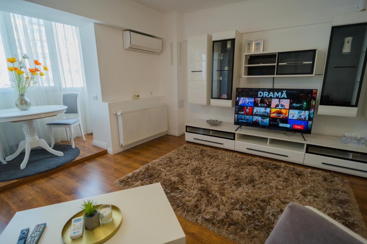 Cozy & Spacious 2Br Apartment With Netflix Bucarest Esterno foto