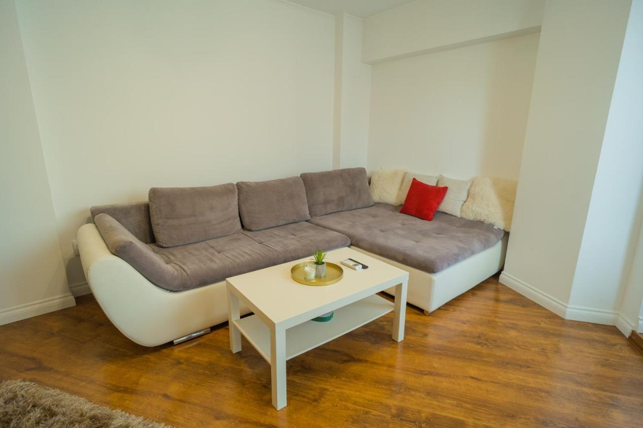 Cozy & Spacious 2Br Apartment With Netflix Bucarest Esterno foto