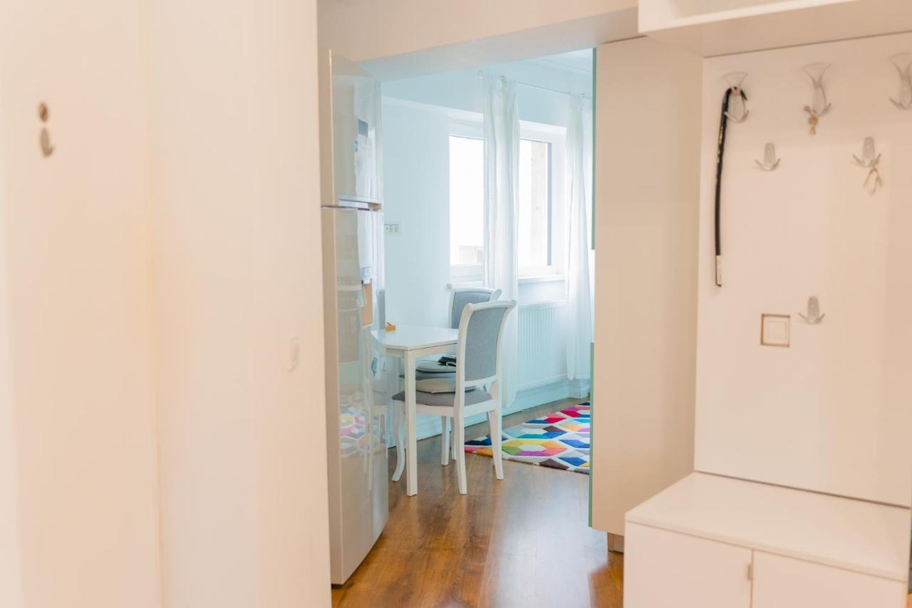Cozy & Spacious 2Br Apartment With Netflix Bucarest Esterno foto