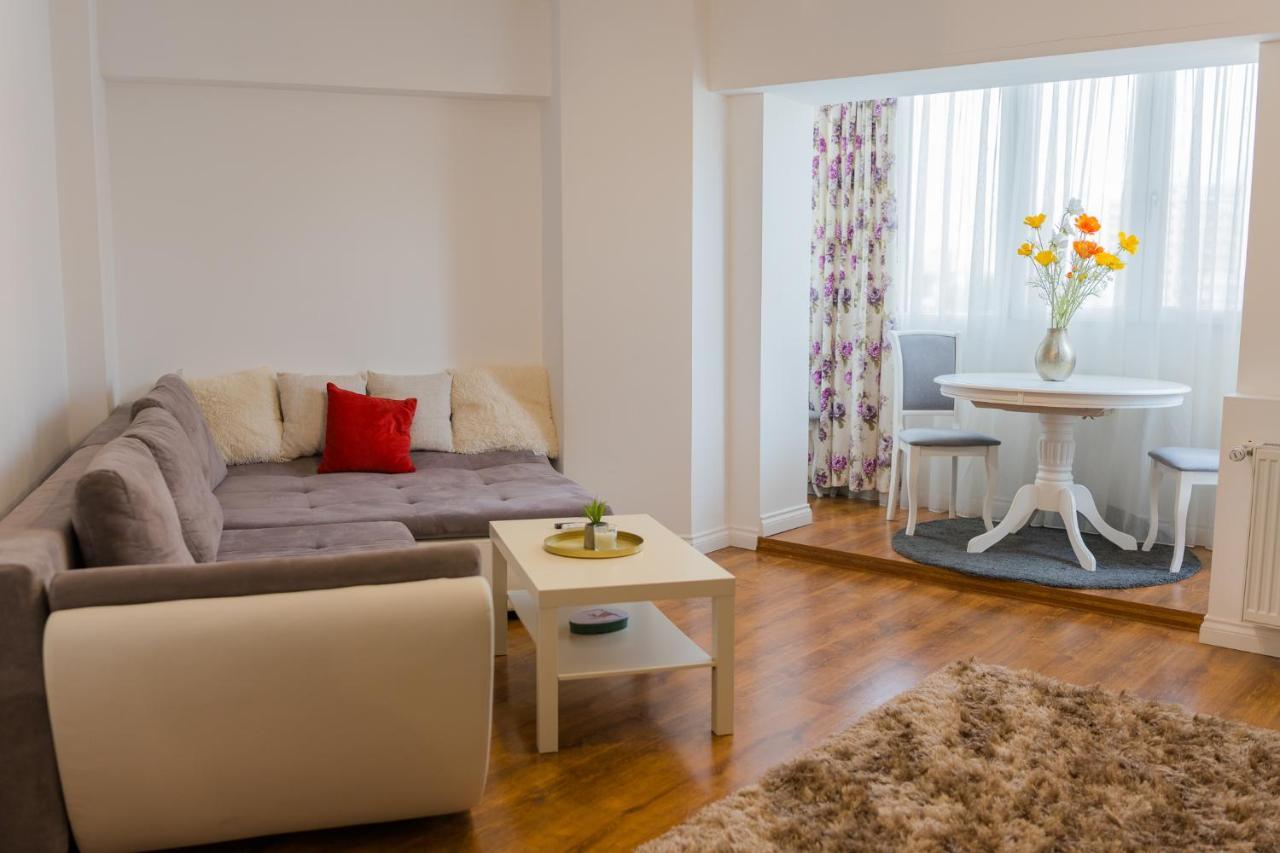 Cozy & Spacious 2Br Apartment With Netflix Bucarest Esterno foto