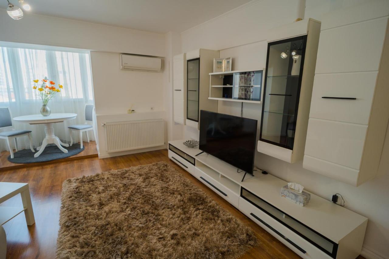 Cozy & Spacious 2Br Apartment With Netflix Bucarest Esterno foto