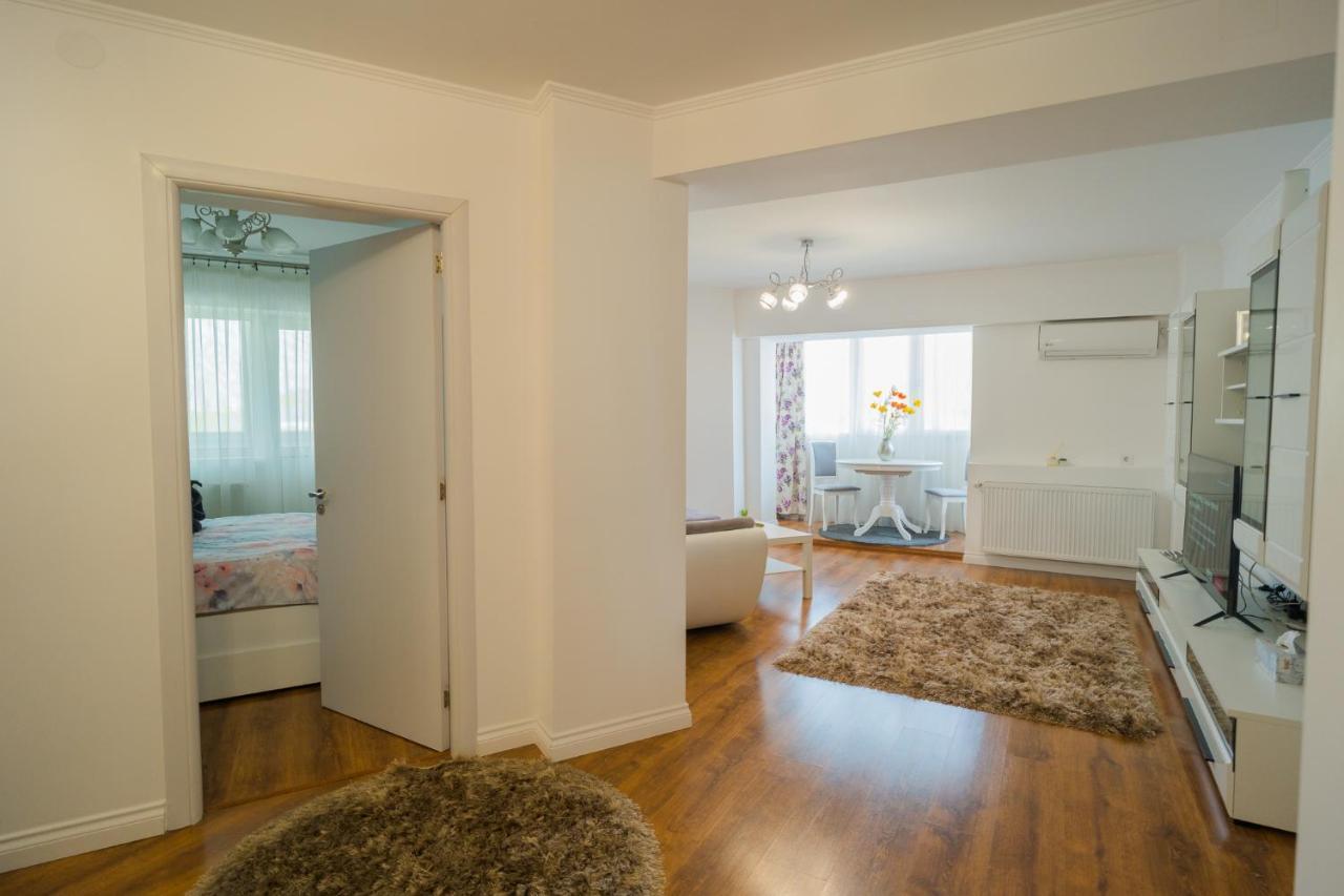 Cozy & Spacious 2Br Apartment With Netflix Bucarest Esterno foto