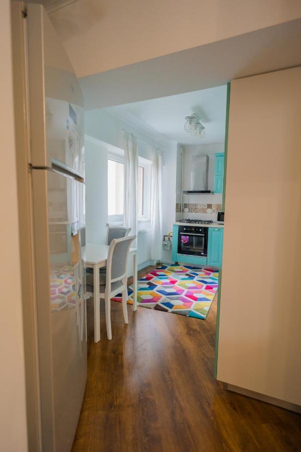 Cozy & Spacious 2Br Apartment With Netflix Bucarest Esterno foto