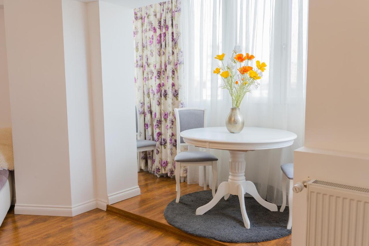 Cozy & Spacious 2Br Apartment With Netflix Bucarest Esterno foto