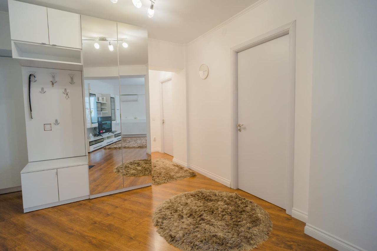 Cozy & Spacious 2Br Apartment With Netflix Bucarest Esterno foto