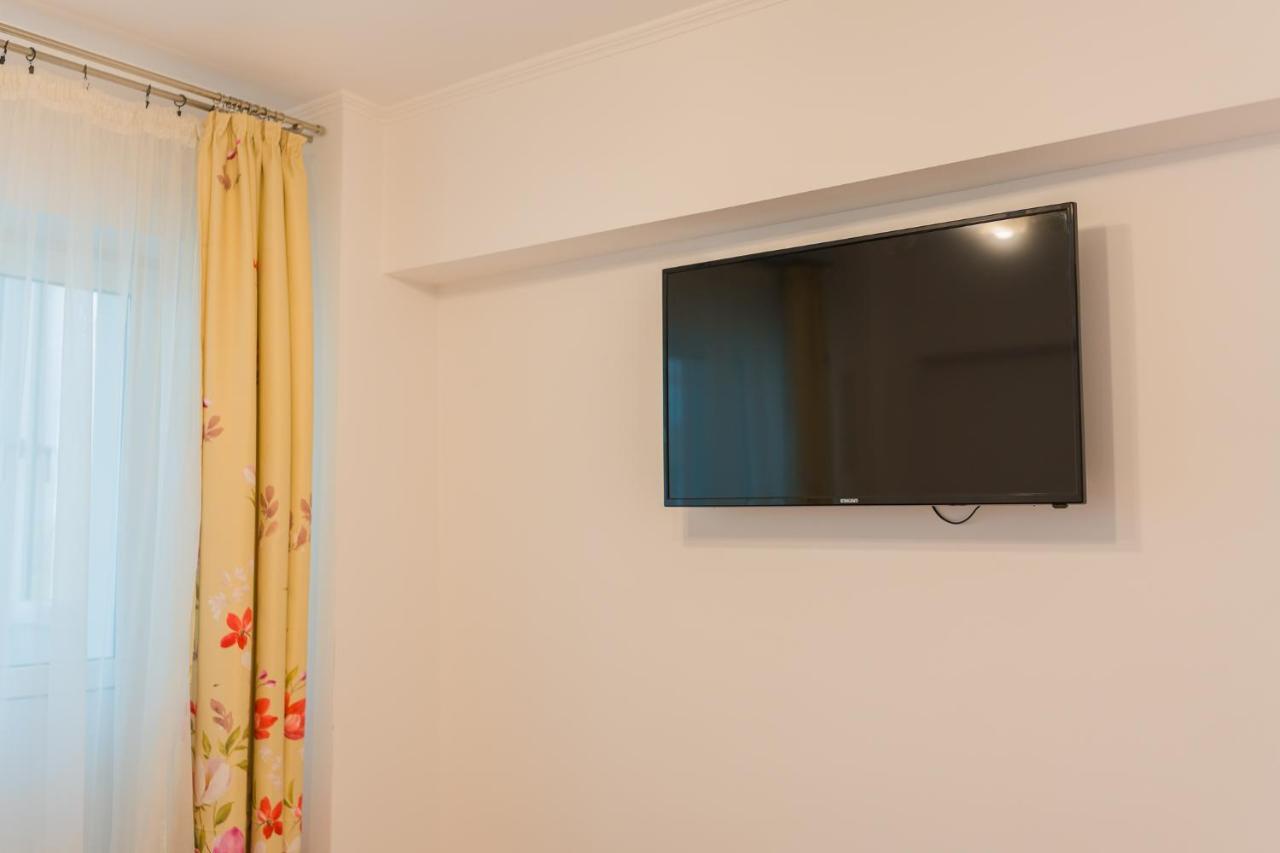 Cozy & Spacious 2Br Apartment With Netflix Bucarest Esterno foto