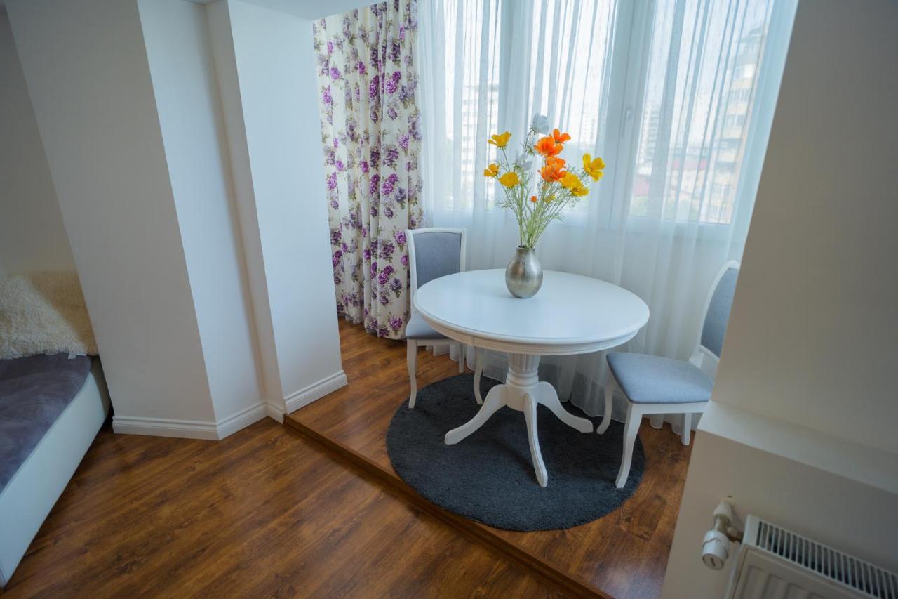 Cozy & Spacious 2Br Apartment With Netflix Bucarest Esterno foto