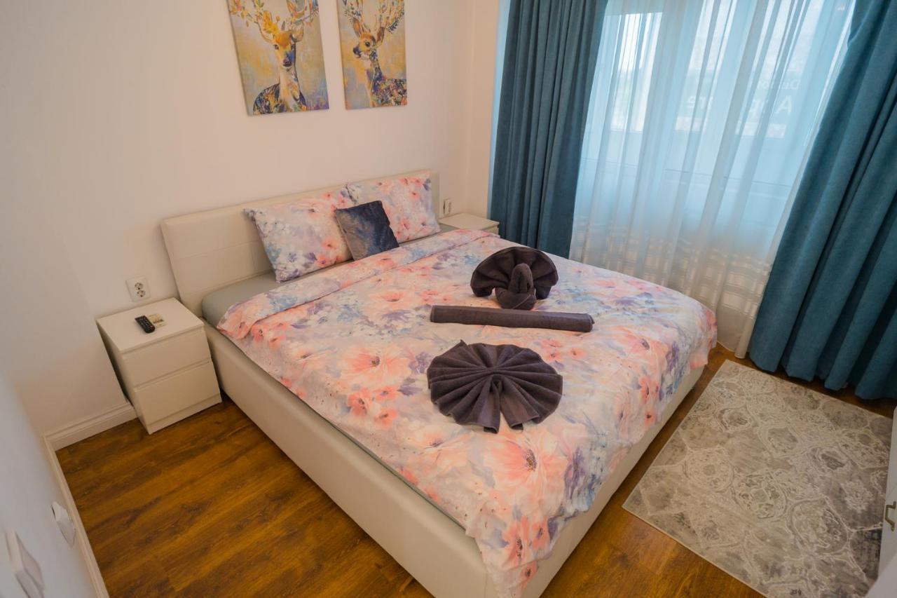 Cozy & Spacious 2Br Apartment With Netflix Bucarest Esterno foto