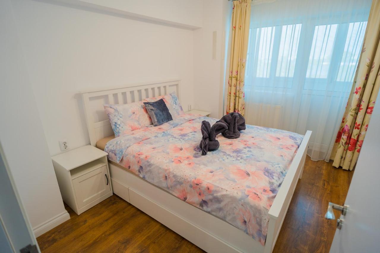 Cozy & Spacious 2Br Apartment With Netflix Bucarest Esterno foto