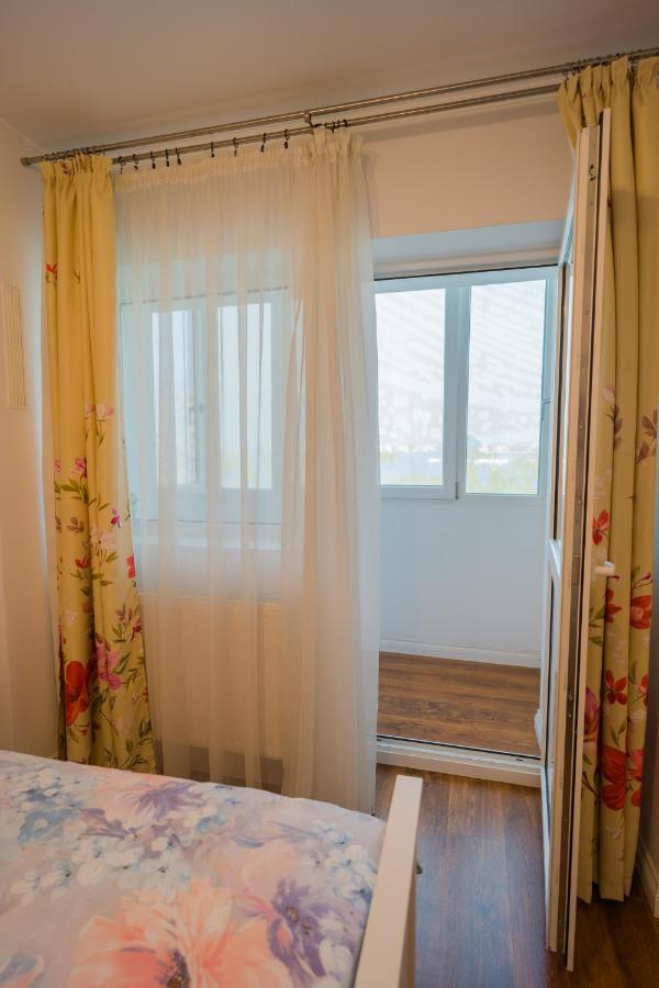 Cozy & Spacious 2Br Apartment With Netflix Bucarest Esterno foto