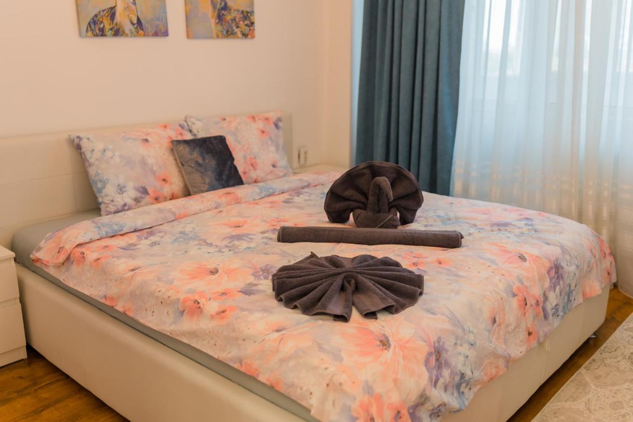 Cozy & Spacious 2Br Apartment With Netflix Bucarest Esterno foto
