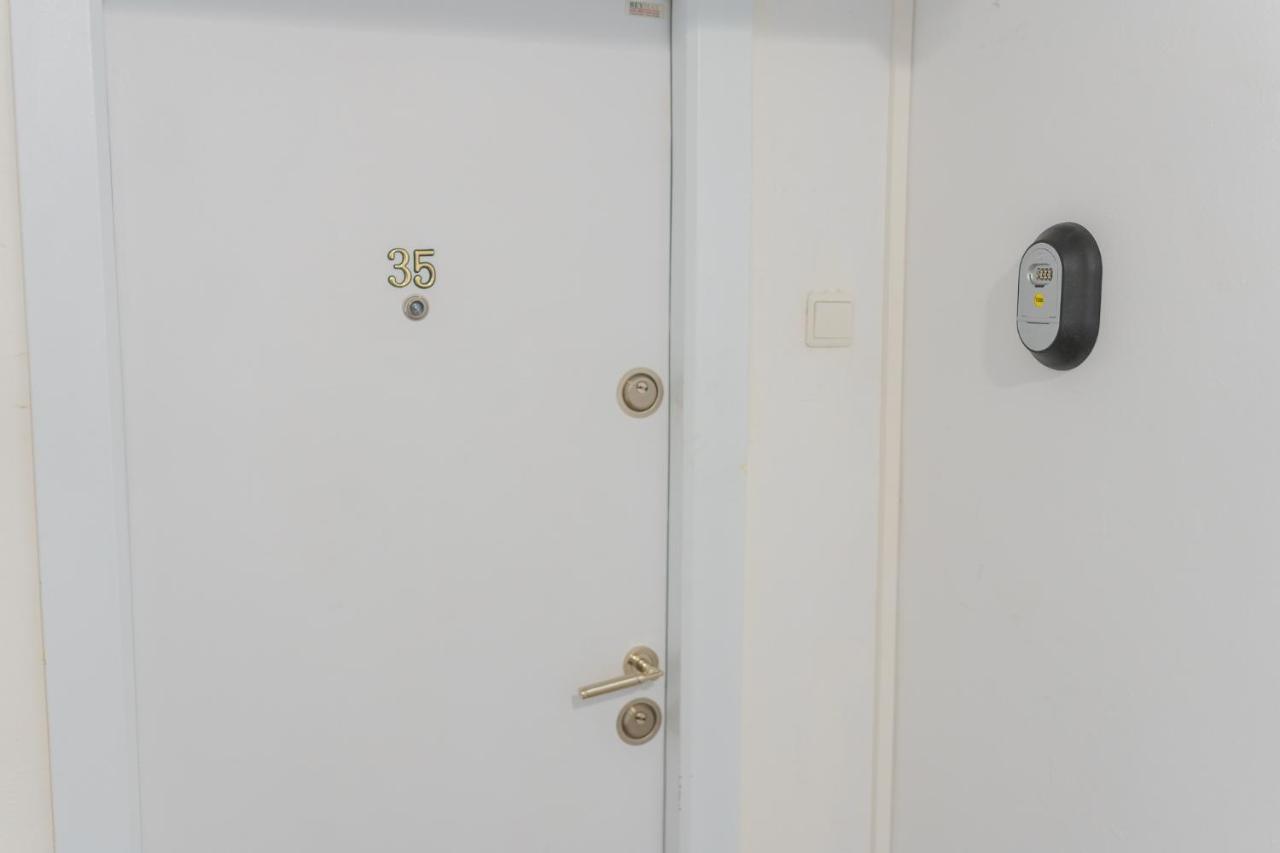 Cozy & Spacious 2Br Apartment With Netflix Bucarest Esterno foto